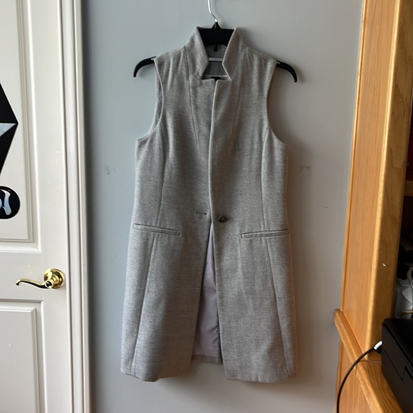 Light gray vest - Picture 2 of 6
